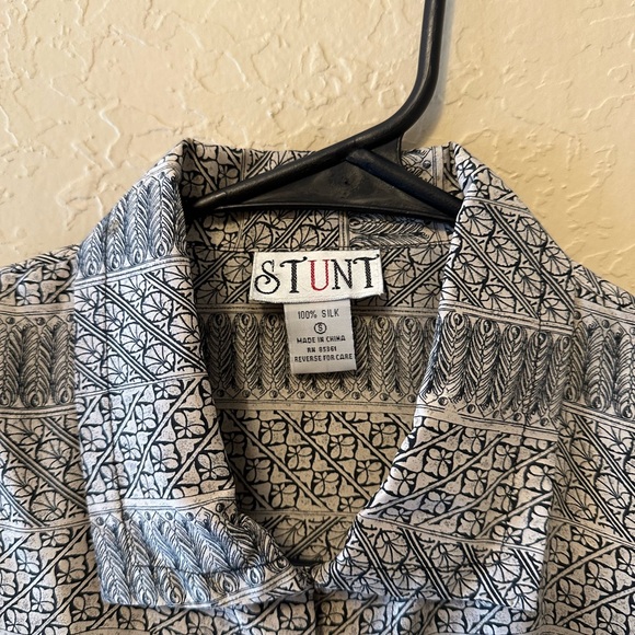 Vintage Stunt Women's Silk Button Up Blouse Geometric Print Size S - Picture 8 of 9